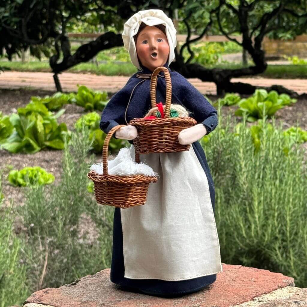 NEW Byers Choice Martha Washington 1776 Caroler